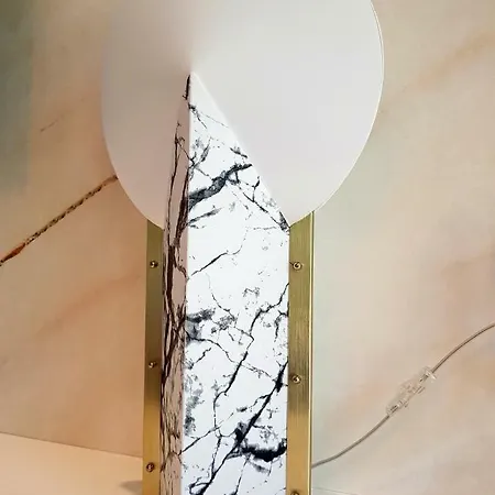 Akemi Zemst